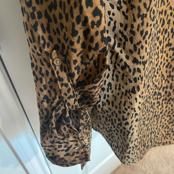 Long sleeved animal print button up blouse - Picture 3 of 4